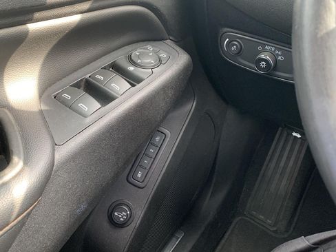 Used 2019 Chevrolet Equinox Premier FWD image 9