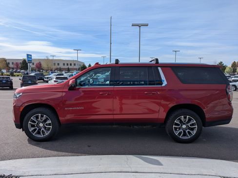 Certified 2023 Chevrolet Suburban LT w/ Luxury Package AWD/4WD image 9