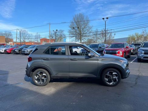 Used 2025 Hyundai Venue SEL image 8