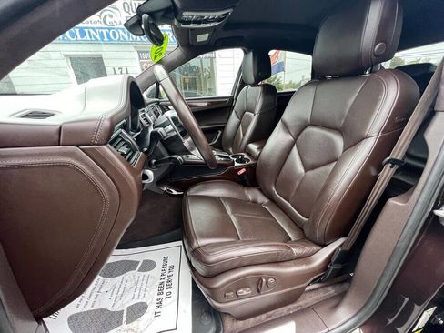 Used 2017 Porsche Macan Turbo image 11