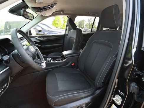 Used 2023 Jeep Grand Cherokee Laredo RWD image 25