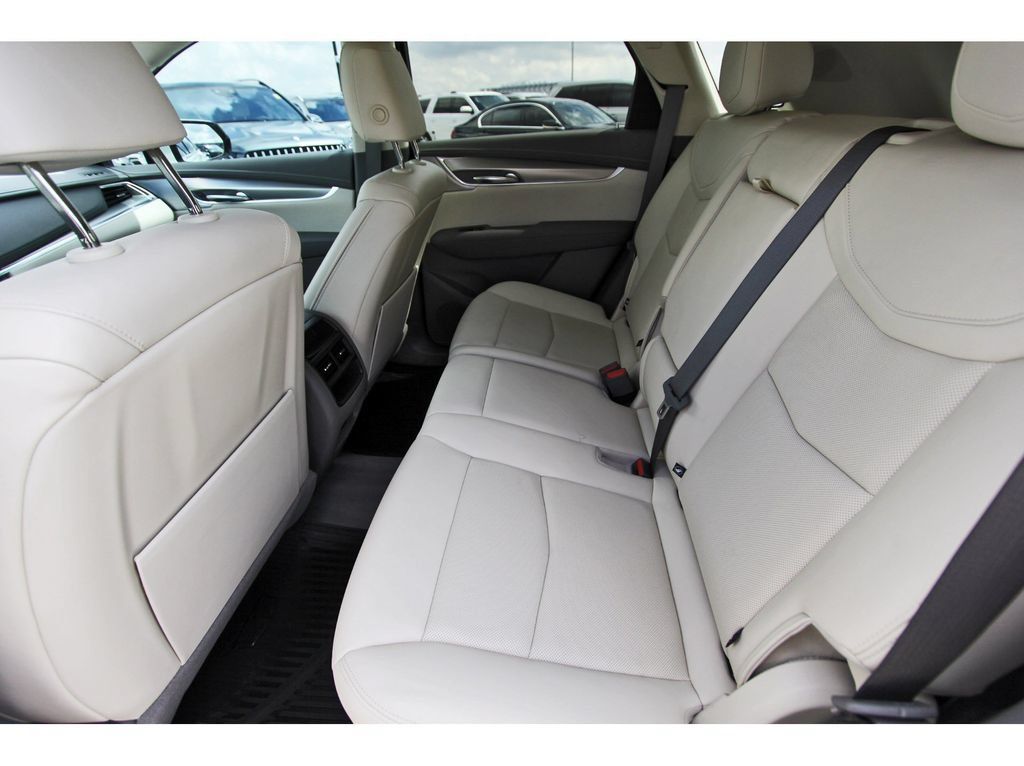 Certified 2023 Cadillac XT5 Premium Luxury w/ Technology Package FWD image 7