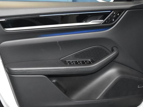 Certified 2025 Porsche Macan Electric image 6