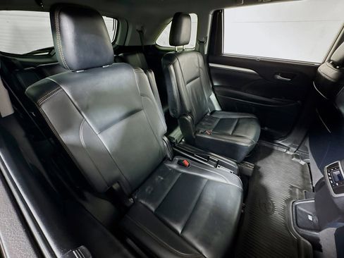 Used 2019 Toyota Highlander XLE image 26