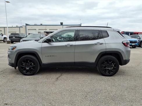 Used 2023 Jeep Compass Latitude image 4