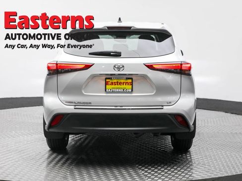 Used 2023 Toyota Highlander LE image 6