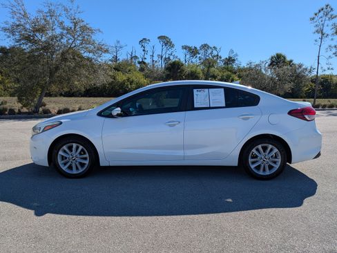 Certified 2017 Kia Forte LX w/ LX Popular Package image 9