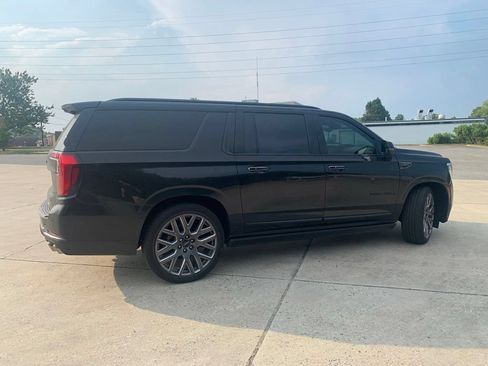 Used 2025 GMC Yukon XL Denali Ultimate AWD/4WD image 13