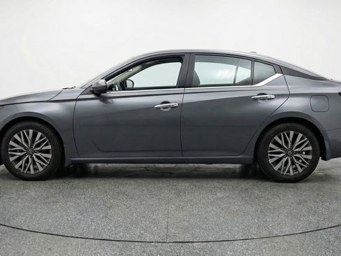 Used 2025 Nissan Altima 2.5 SV image 5