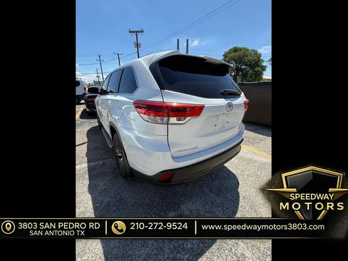 Used 2019 Toyota Highlander LE FWD image 5