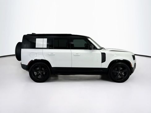 Used 2025 Land Rover Defender 110 X-Dynamic SE AWD/4WD image 4