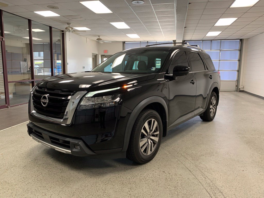 Used 2022 Nissan Pathfinder SL AWD/4WD image 2