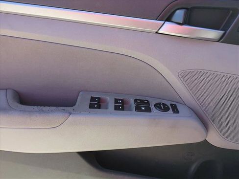 Used 2019 Hyundai Elantra SEL image 11