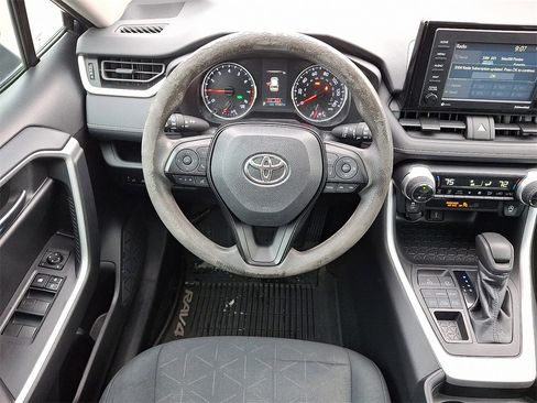 Used 2020 Toyota RAV4 XLE image 2