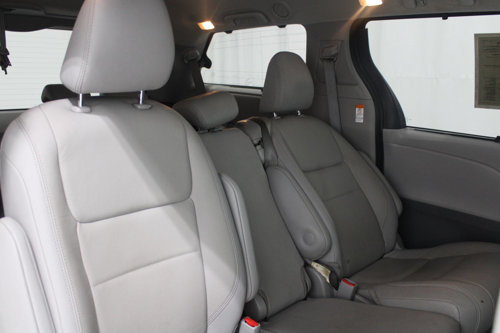 Used 2020 Toyota Sienna XLE w/ XLE Navigation Package FWD image 20