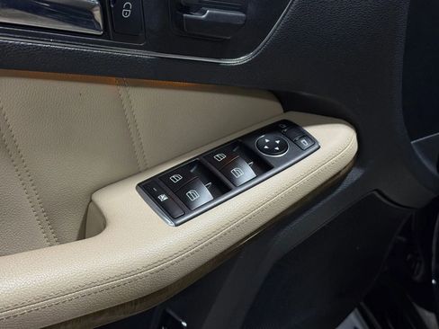 Used 2010 Mercedes-Benz E 350 4MATIC Sedan image 11