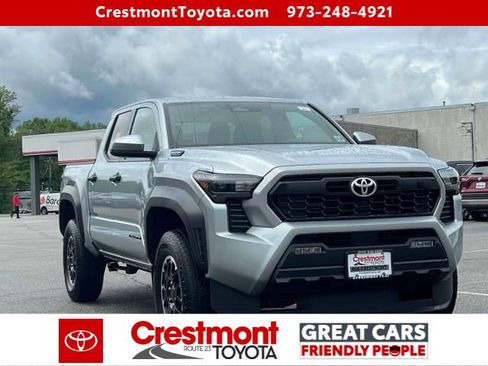 Used 2024 Toyota Tacoma TRD Off-Road image 2