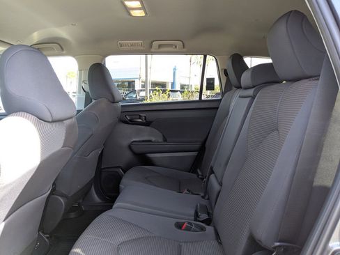 Used 2024 Toyota Highlander LE image 15