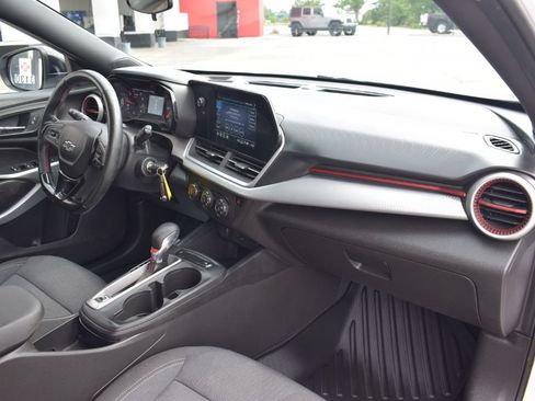 Used 2024 Chevrolet Trax RS w/ Driver Confidence Package FWD image 16