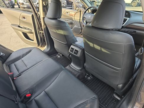Used 2017 Honda Accord Touring image 11
