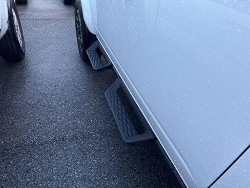 Used 2023 Ford Bronco Outer Banks image 6