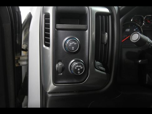 Used 2018 Chevrolet Silverado 1500 LT w/ LT Eassist Package AWD/4WD image 6