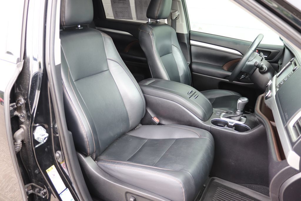 Used 2019 Toyota Highlander XLE AWD/4WD image 8
