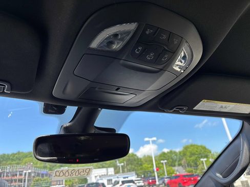 Used 2025 Chrysler Voyager LX FWD image 26