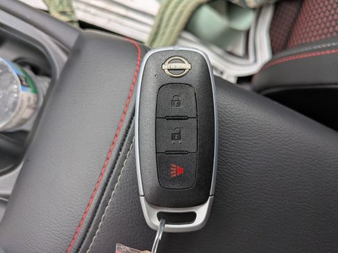Used 2025 Nissan Kicks SR AWD/4WD image 28