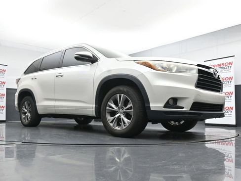 Used 2015 Toyota Highlander XLE image 18