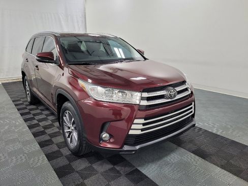 Used 2019 Toyota Highlander XLE AWD/4WD image 13