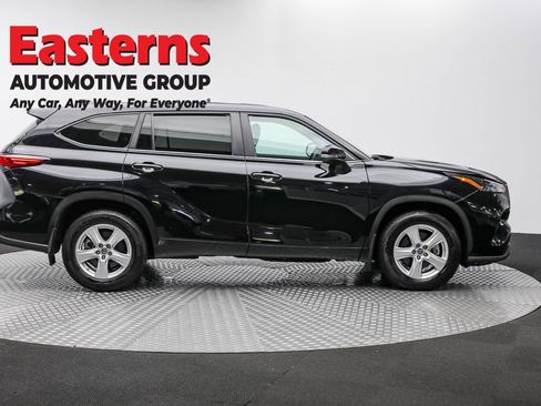 Used 2023 Toyota Highlander L image 4
