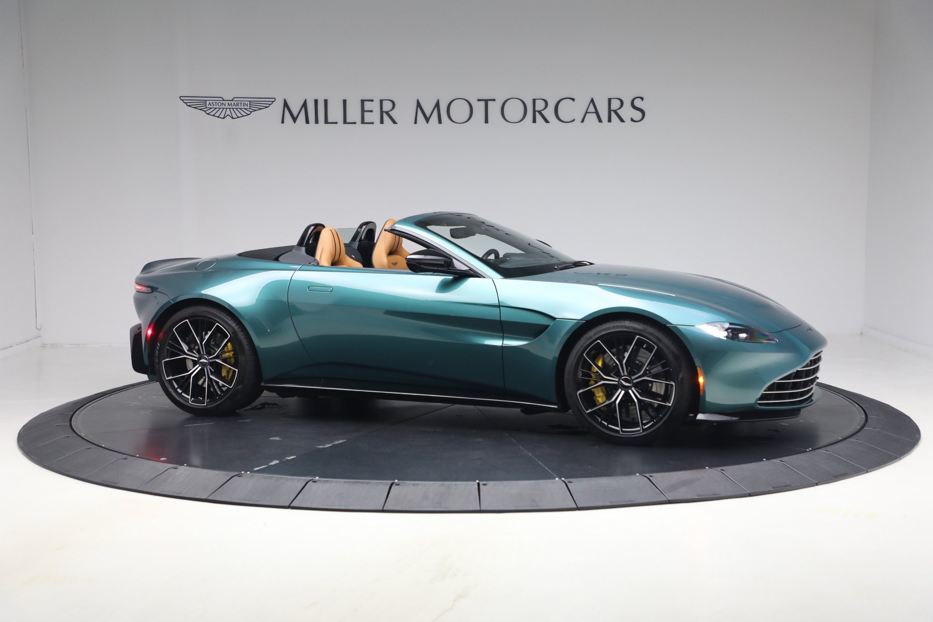 Used 2023 Aston Martin V8 Vantage Roadster RWD image 11
