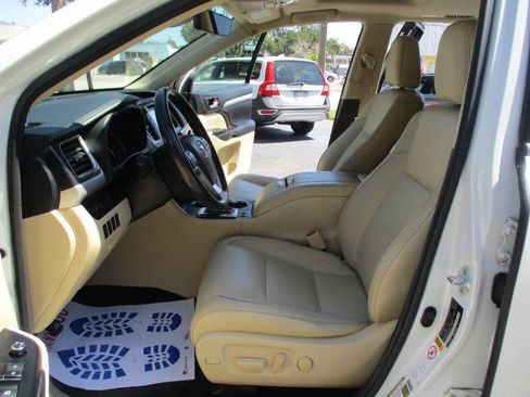Used 2017 Toyota Highlander XLE FWD image 10