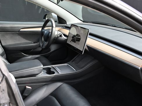 Used 2023 Tesla Model 3 Standard Range RWD image 18