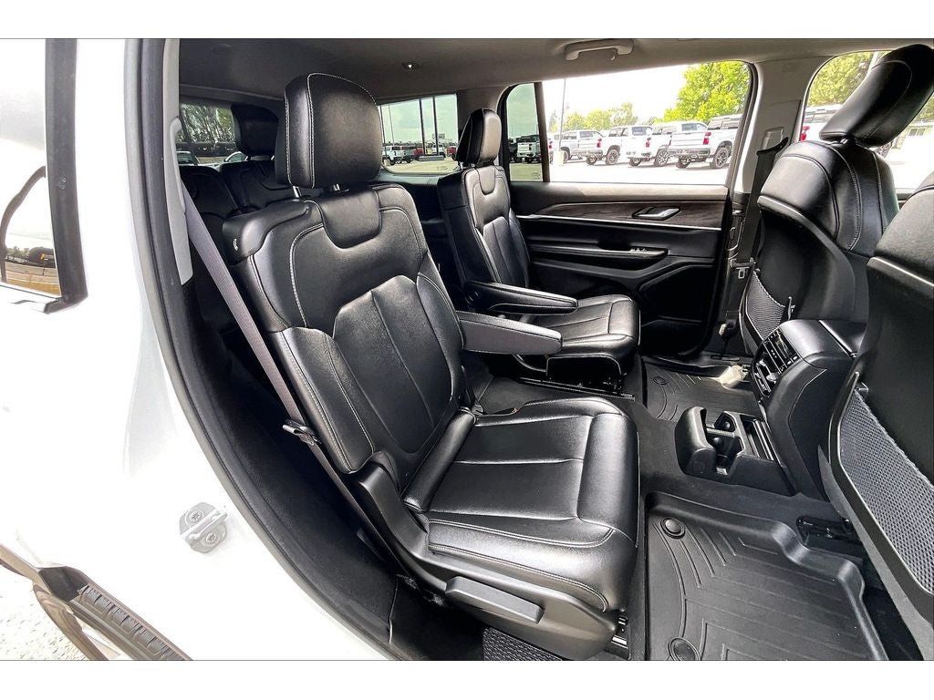 Used 2023 Jeep Grand Cherokee L Limited AWD/4WD image 28
