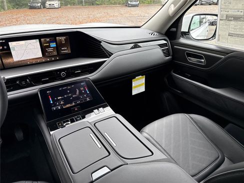 New 2026 INFINITI QX80 Luxe w/ Cargo Package image 18