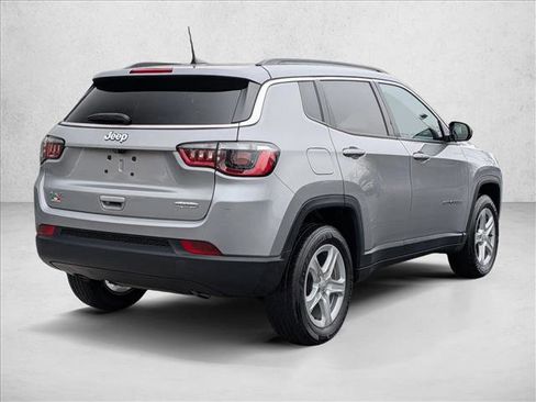 Used 2023 Jeep Compass Latitude w/ Sun and Sound Group AWD/4WD image 5