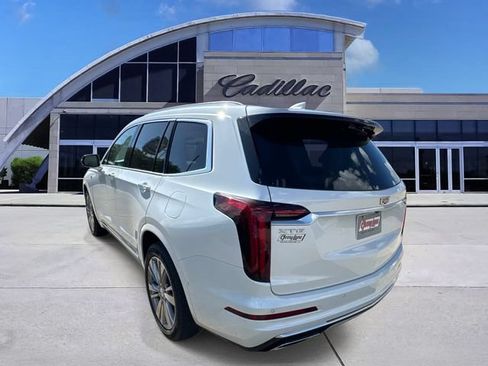 Used 2023 Cadillac XT6 Premium Luxury w/ Technology Package FWD image 6