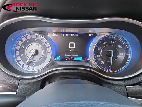 Used 2015 Chrysler 300 Limited RWD image 17