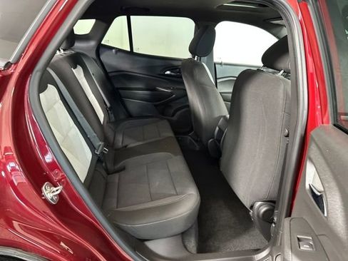 Used 2024 Chevrolet Trax RS w/ Sunroof Package image 34