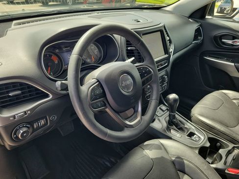 Used 2021 Jeep Cherokee Latitude Lux w/ Sun & Sound Group AWD/4WD image 17