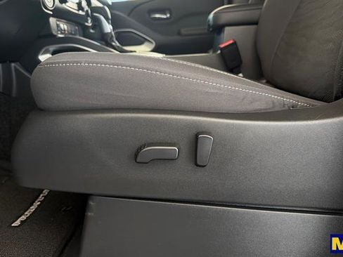 Used 2022 Nissan Frontier SV RWD image 13