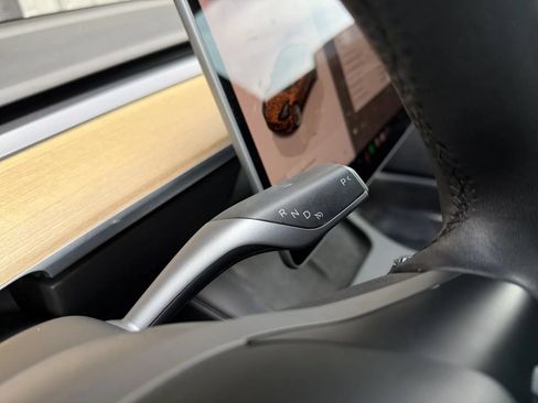 Used 2022 Tesla Model 3 Long Range AWD/4WD image 25