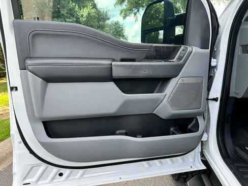 Used 2024 Ford F250 XLT w/ Black Appearance Package AWD/4WD image 9