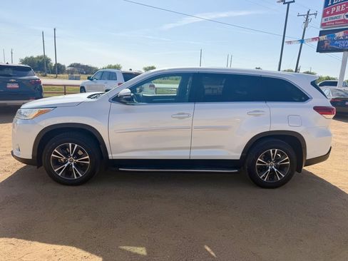Used 2019 Toyota Highlander LE FWD image 6