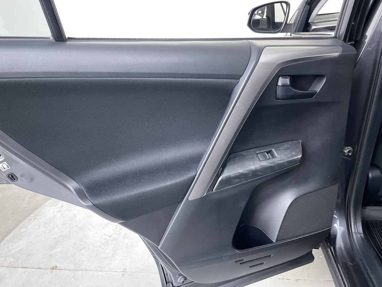 Used 2018 Toyota RAV4 LE w/ All Weather Liner Package AWD/4WD image 19