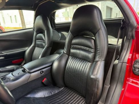 Used 2000 Chevrolet Corvette Coupe w/ Performance Handling Pkg RWD image 12