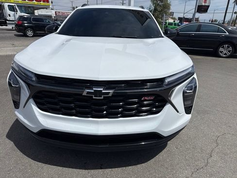 Used 2024 Chevrolet Trax RS FWD image 3