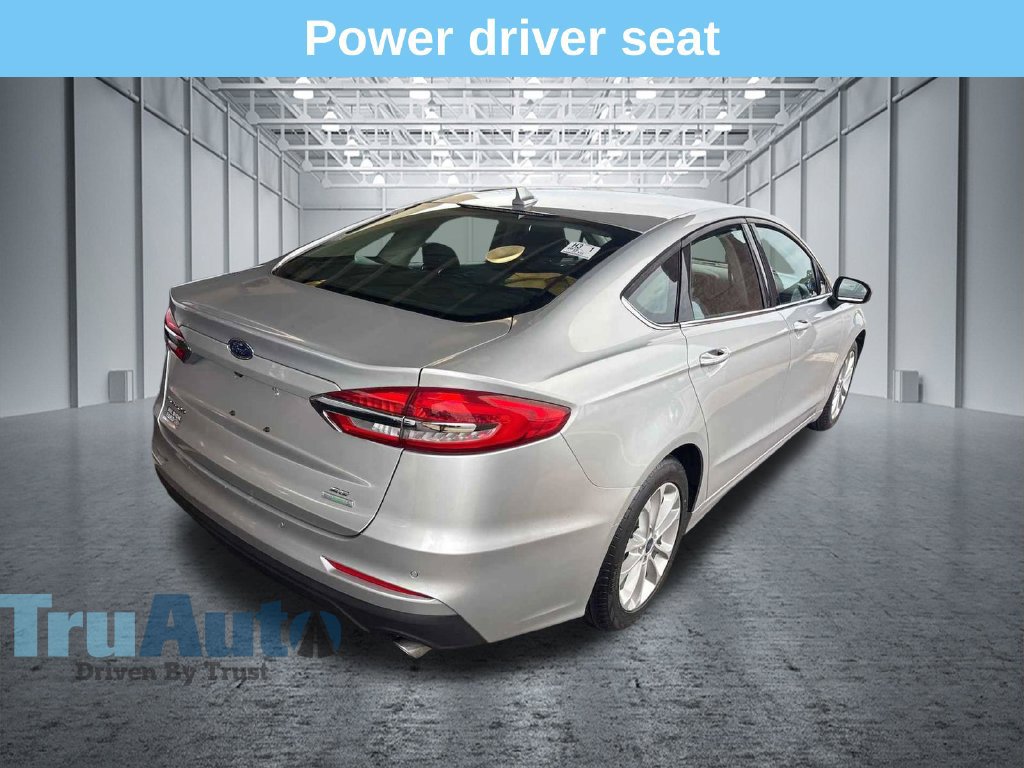 Used 2019 Ford Fusion SE FWD image 3